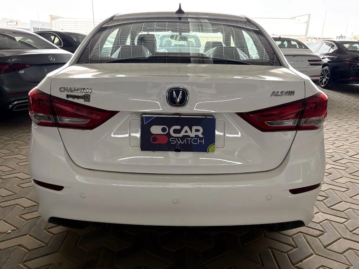 Car image 5