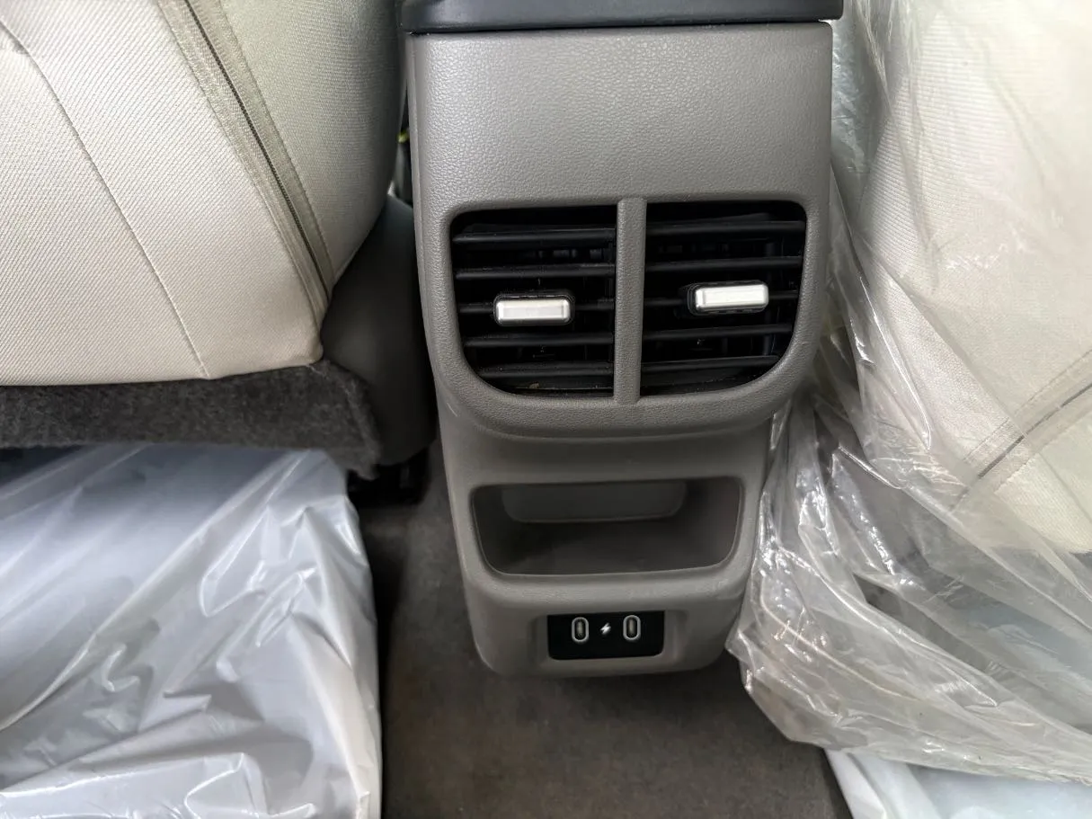 Car image 24