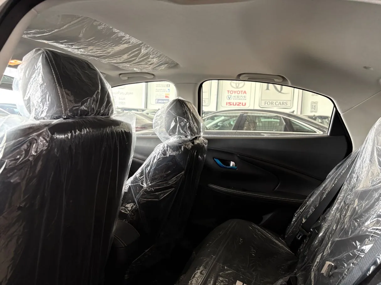 Car image 10