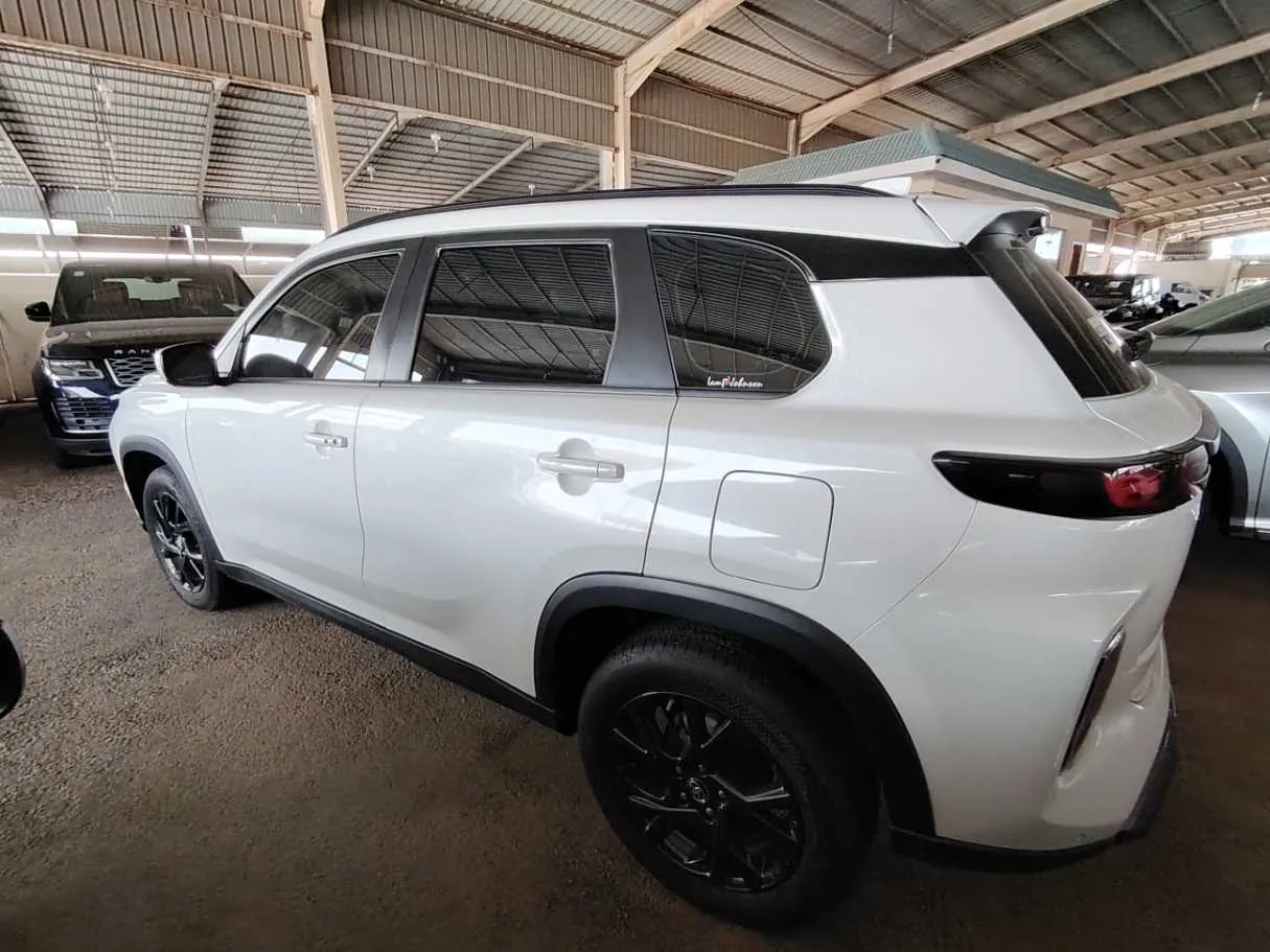 Car image 8