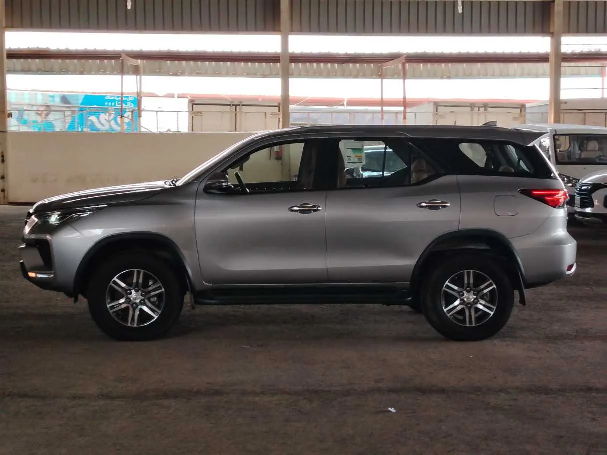 Car image 8