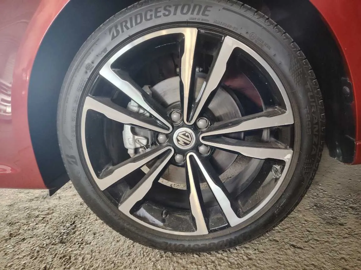 Car image 9