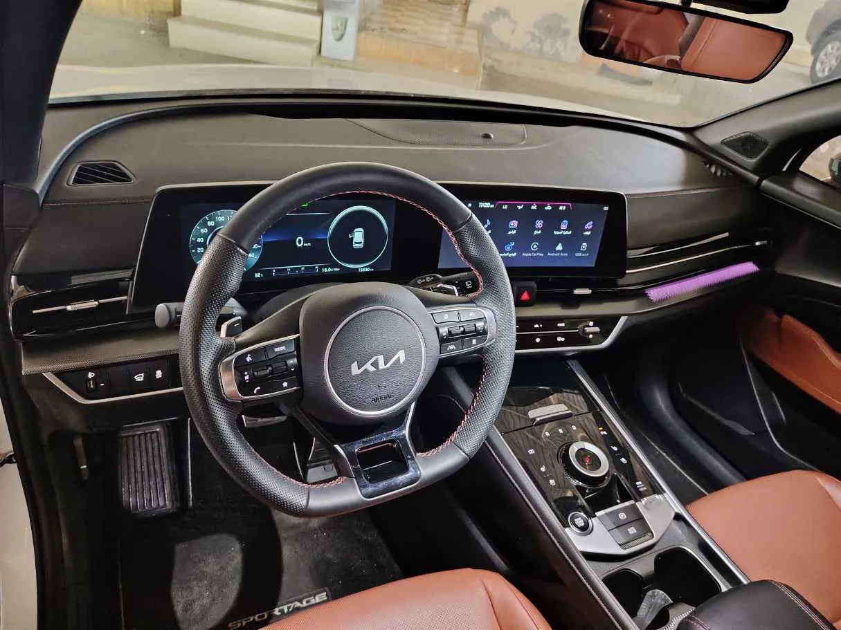 Car image 15
