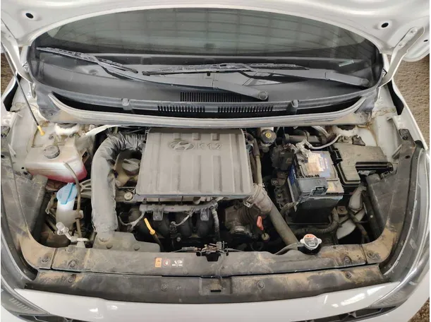 Car image 26