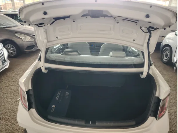 Car image 25