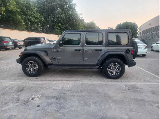 Car image 5