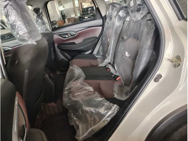 Car image 20