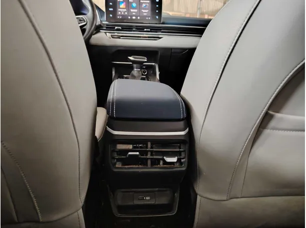 Car image 29