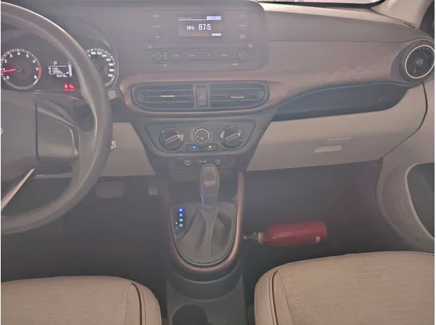 Car image 19