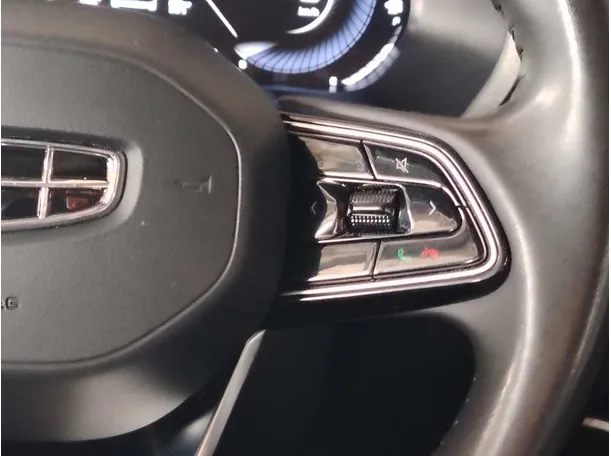 Car image 25