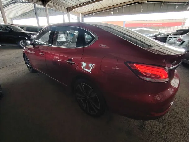 Car image 8