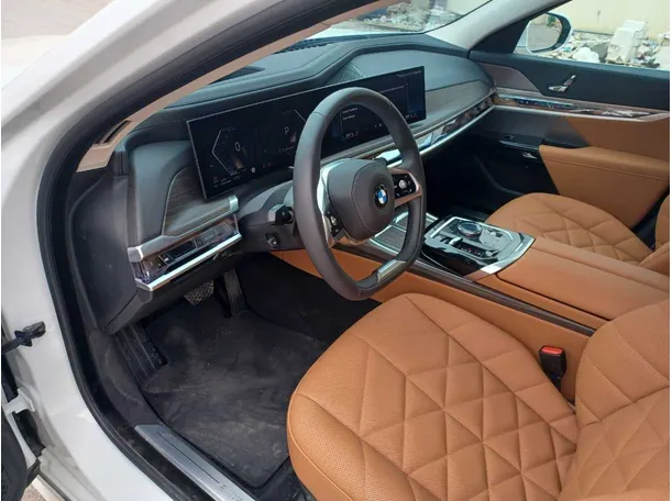 Car image 12