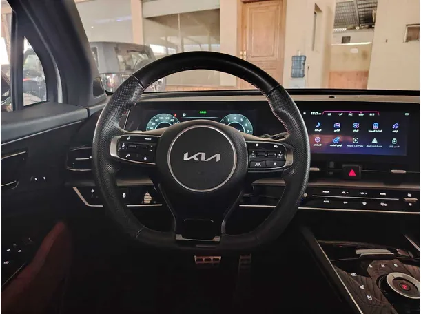 Car image 26