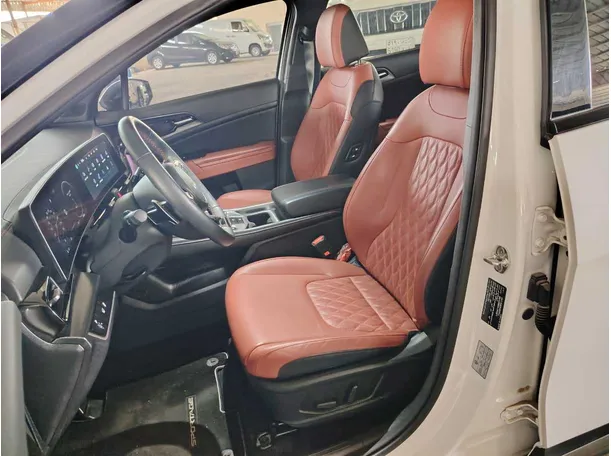 Car image 16