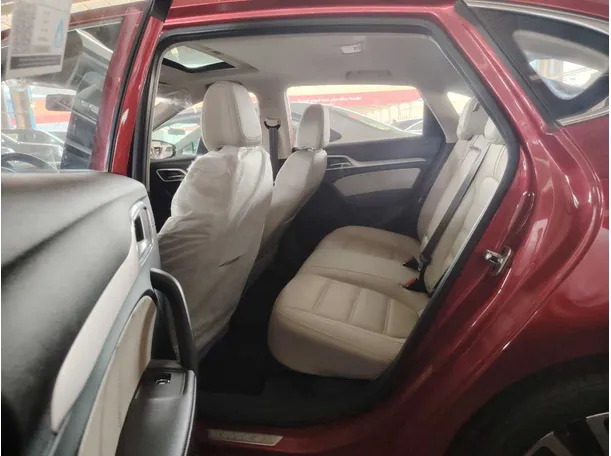 Car image 19