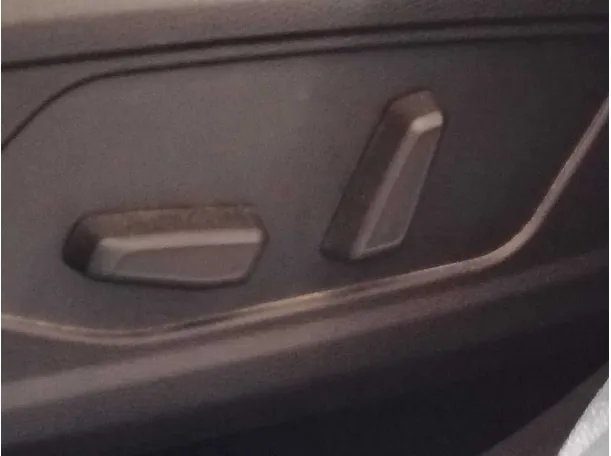 Car image 35