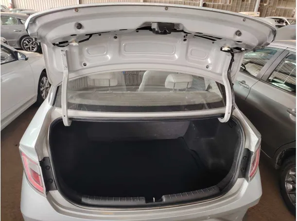 Car image 26
