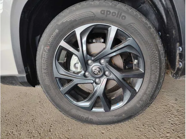 Car image 9