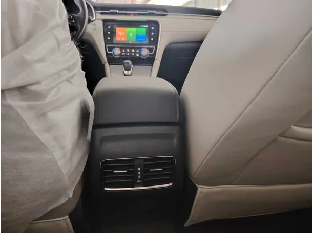 Car image 29