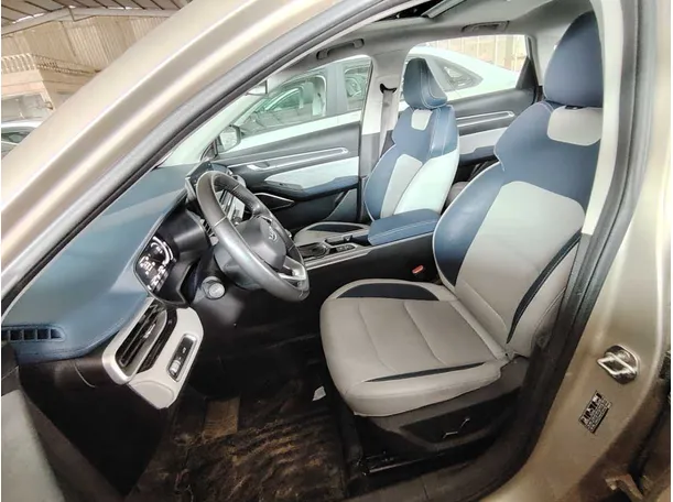 Car image 13