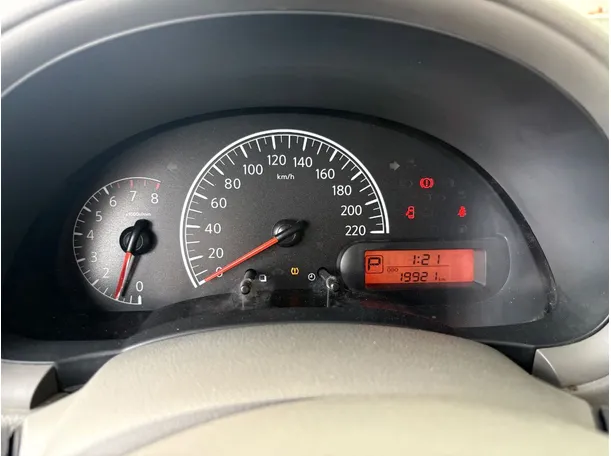 Car image 12