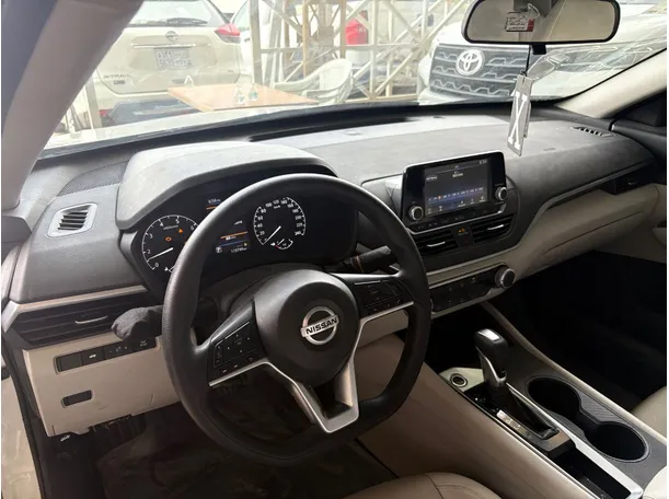 Car image 13