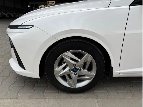 Car image 8
