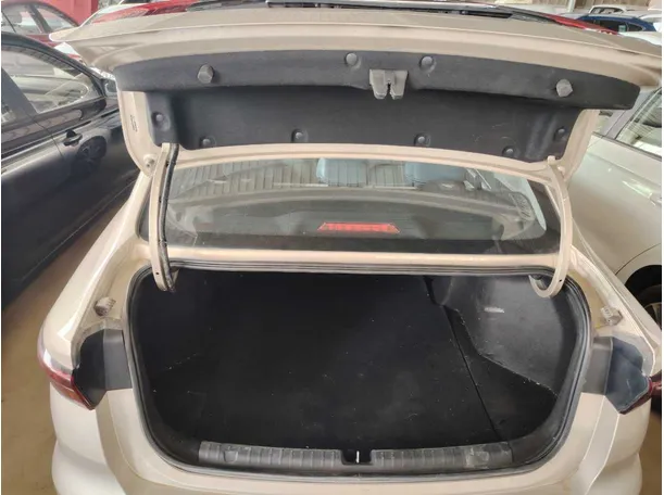 Car image 30