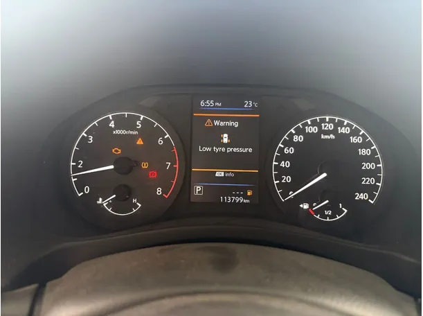 Car image 12