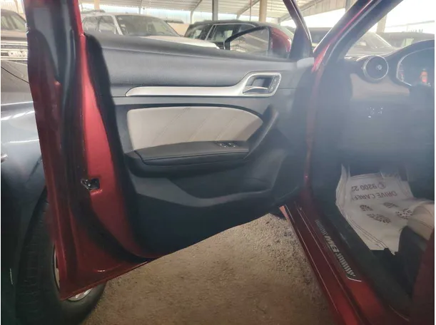Car image 12