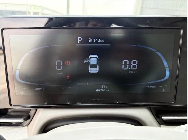 Car image 12