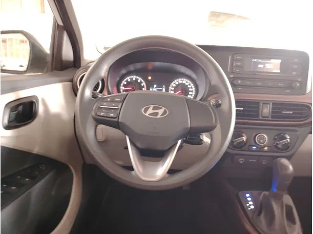 Car image 19