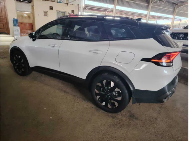 Car image 8