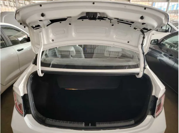 Car image 25