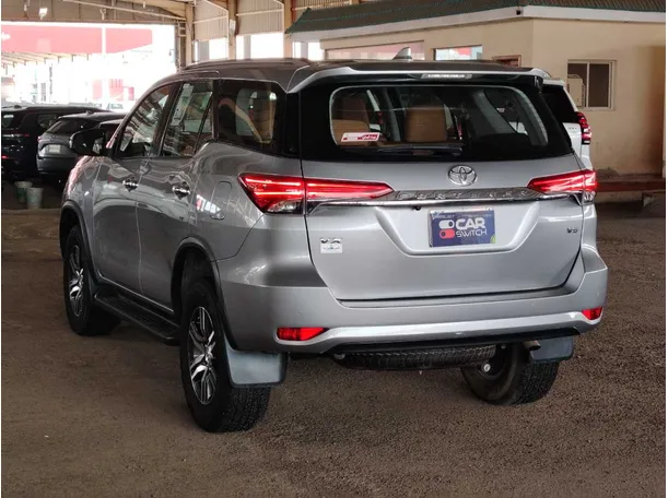 Car image 7
