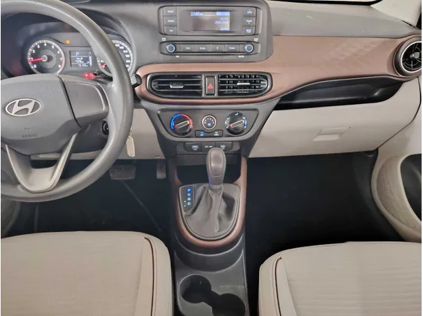 Car image 19