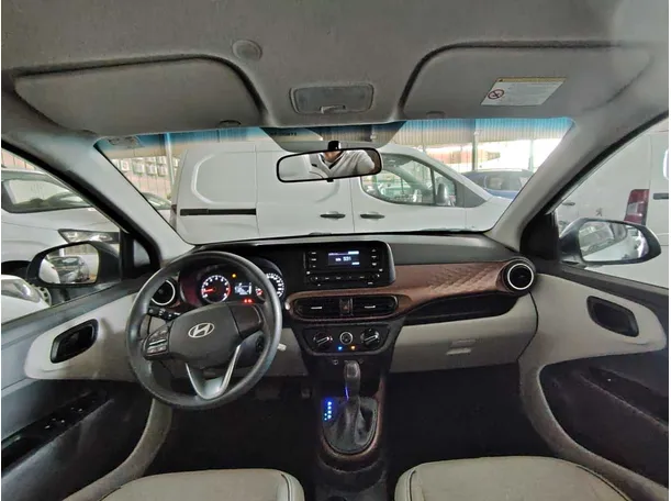 Car image 17